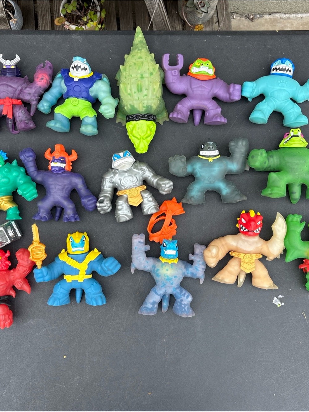 Lot Of 15 Heroes Of Goo Jit Zu